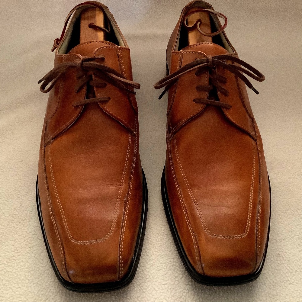 Men’s Kenneth Cole New York caramel colored dress shoes - size 8.5 D